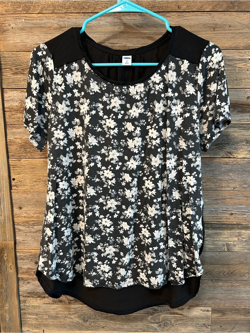 Old Navy Black and White Floral Short-Sleeve Blouse* - size M